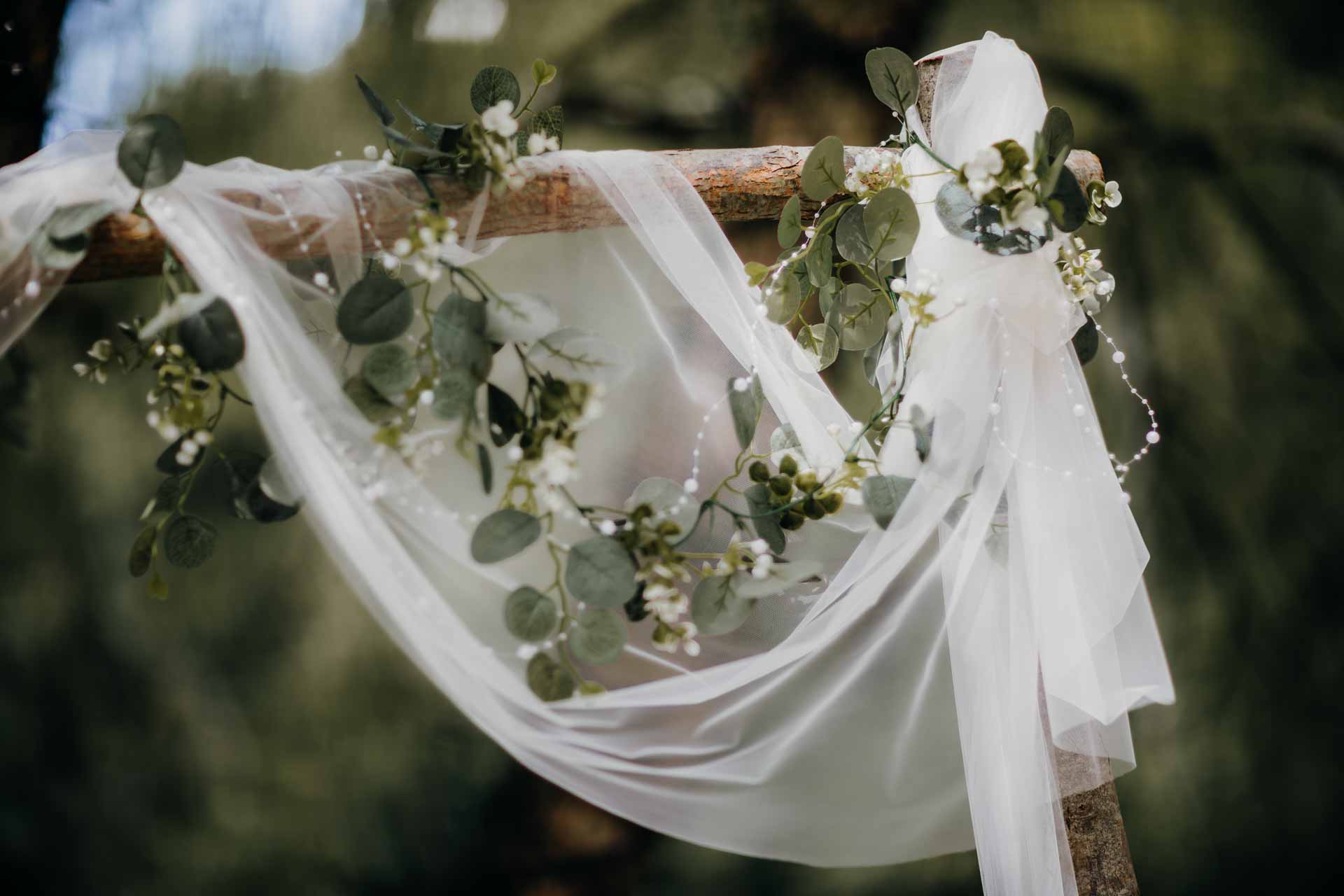 Bryllupsborde: Sådan pynter i med blomster og lys